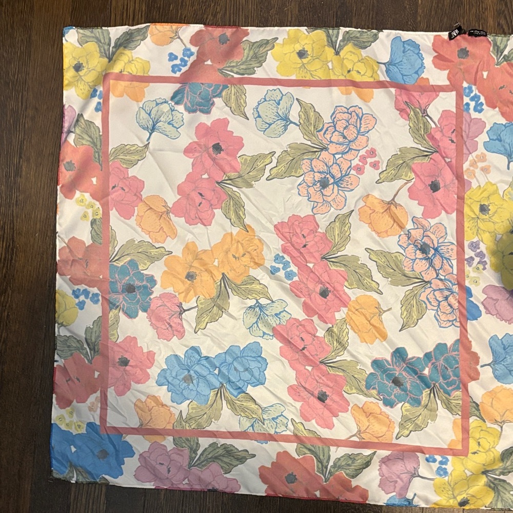 Zara 2 Multicolor Floral and Geometric Scarf - Picture 5 of 8